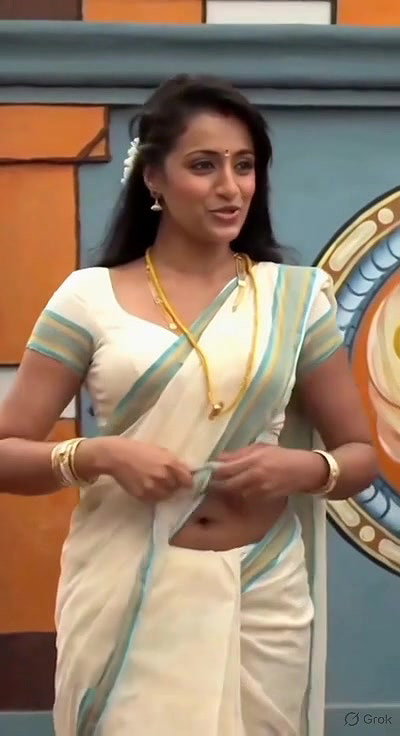 Trisha adjusting saree wantedly to reveal and tempt 217