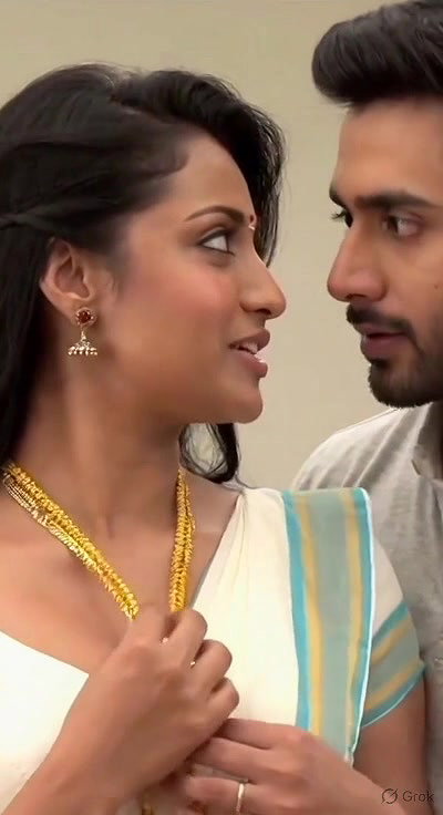 Trisha adjusting saree wantedly to reveal and tempt 217