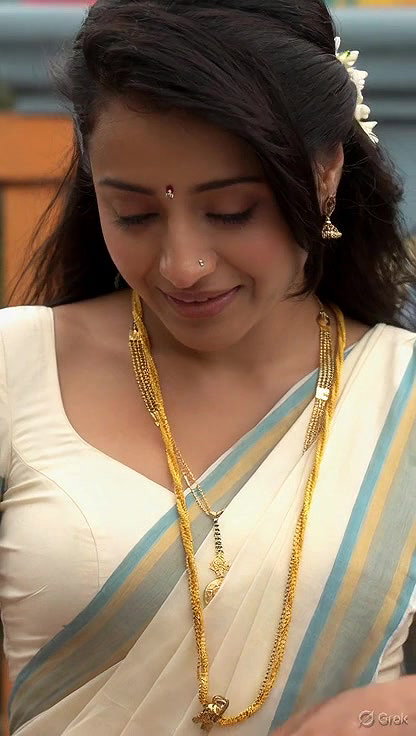 Trisha adjusting saree wantedly to reveal and tempt 224