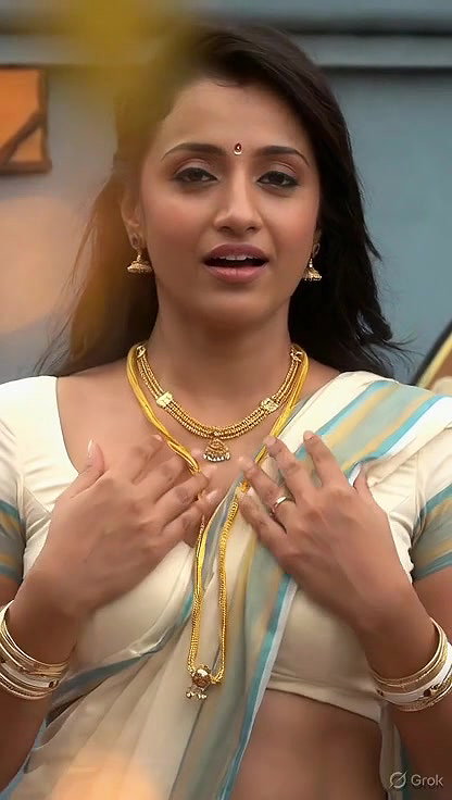 Trisha adjusting saree wantedly to reveal and tempt 271