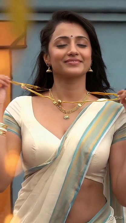 Trisha adjusting saree wantedly to reveal and tempt 271