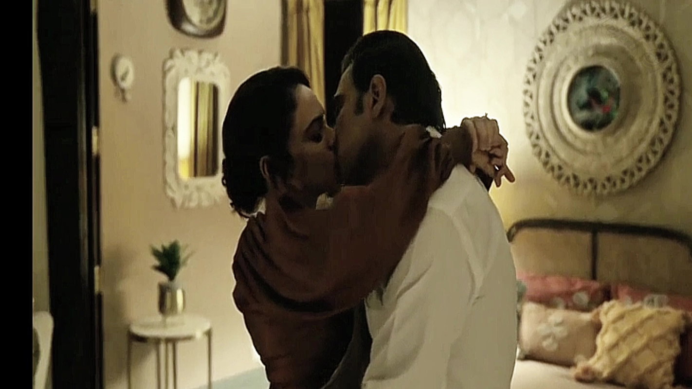 Amruta_khanvilkar_Hot_Romantic_Scene_4K_Upscaled