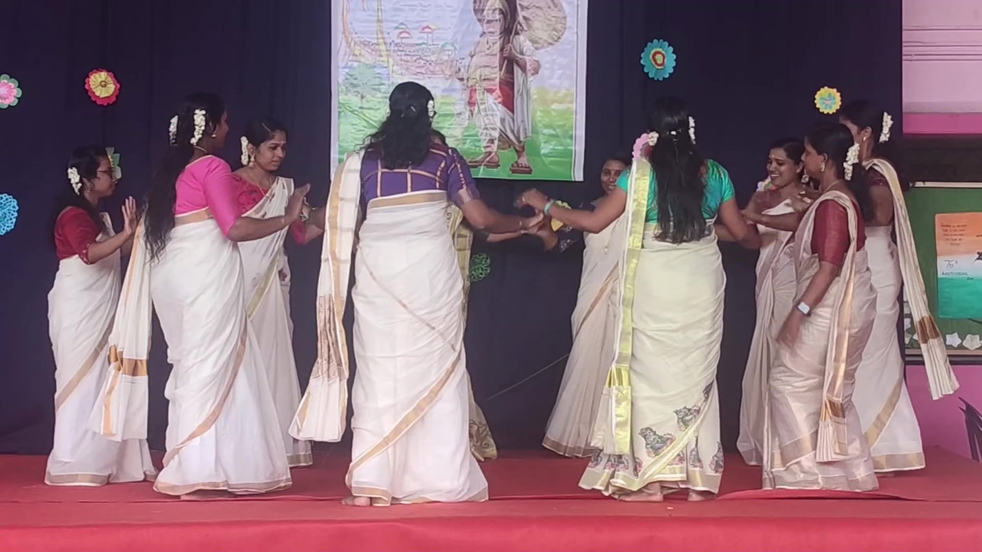 Cute malayali ladies sexy navel slips in radtional saree 22