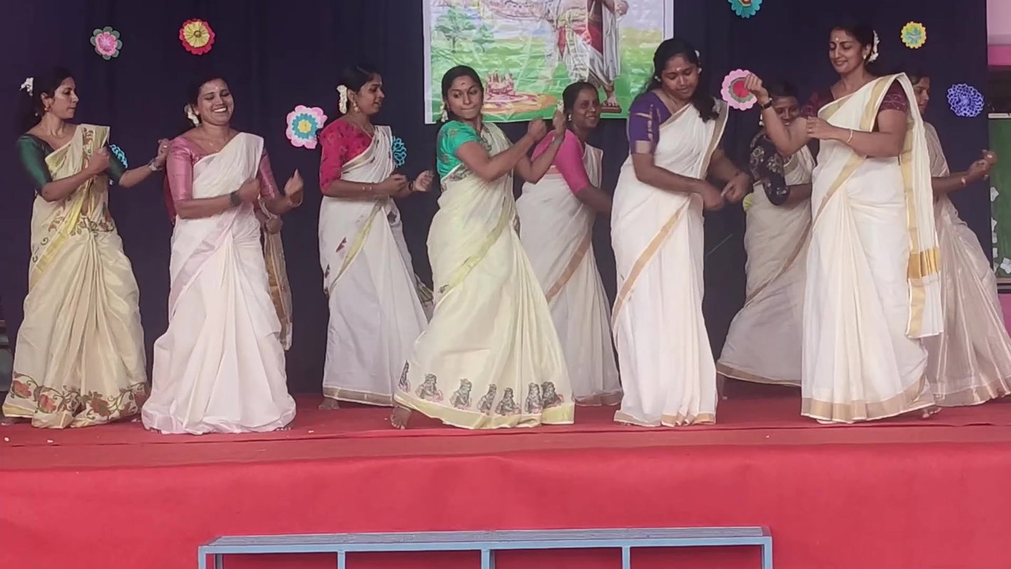 Cute malayali ladies sexy navel slips in radtional saree 22