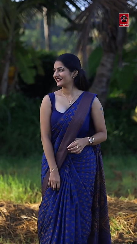 cute sexy malayali girl cleavage and navel in violet saree 22