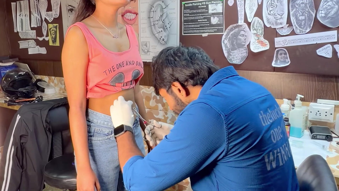 Desi girl sexy deep navel piercing in pink top 22
