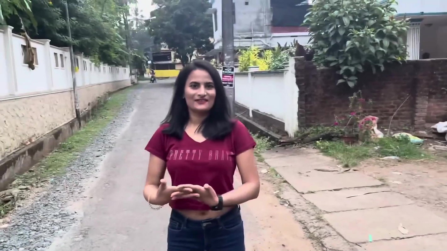 desi girl walking in red tshirt showing navel 22