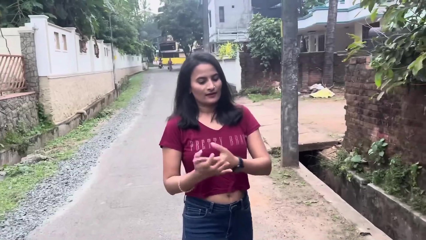 desi girl walking in red tshirt showing navel 22