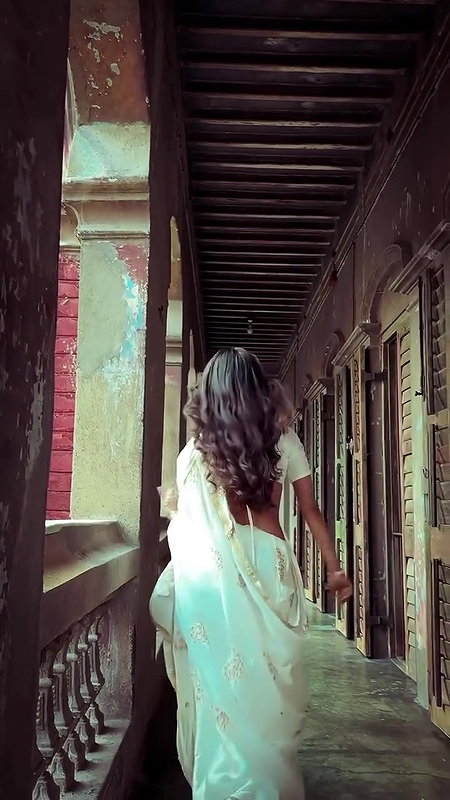 DIPSHA ROY DESI BONG DIVA CURVY IN BRA BLOUSE DESIGN SAREE SHOOT 22