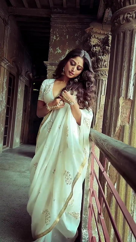 DIPSHA ROY DESI BONG DIVA CURVY IN BRA BLOUSE DESIGN SAREE SHOOT 22
