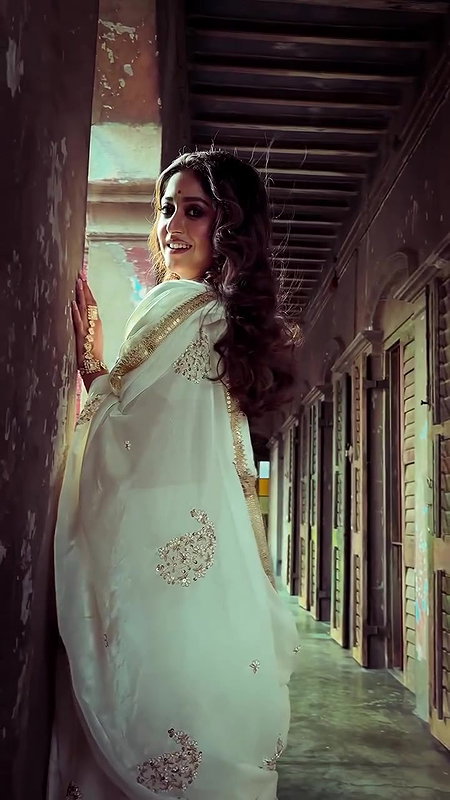 DIPSHA ROY DESI BONG DIVA CURVY IN BRA BLOUSE DESIGN SAREE SHOOT 22