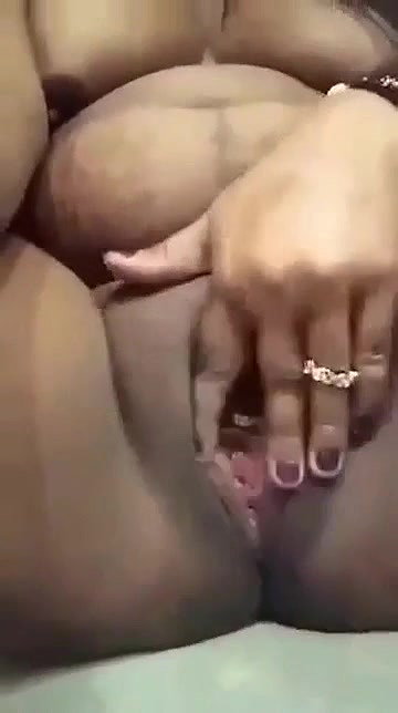 Horny Bhabhi Showing Her Asshole, Rubb Pussy For Lover 22