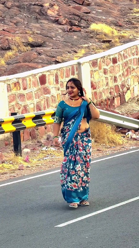 hot aunty fleshhy open deep navel in blue saree on road 22