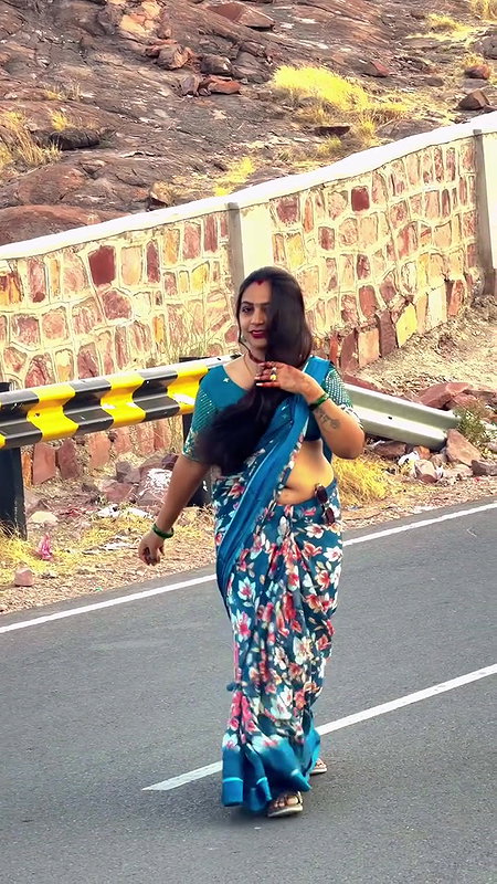 hot aunty fleshhy open deep navel in blue saree on road 22