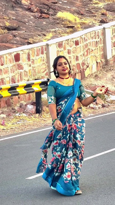 hot aunty fleshhy open deep navel in blue saree on road 22