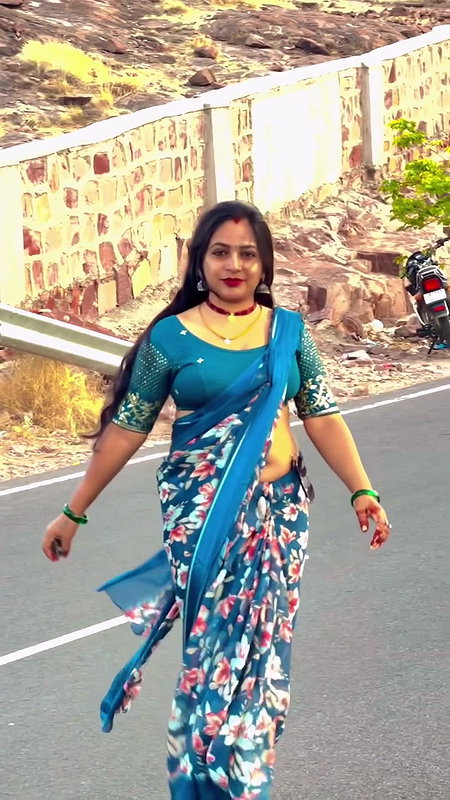 hot aunty fleshhy open deep navel in blue saree on road 22
