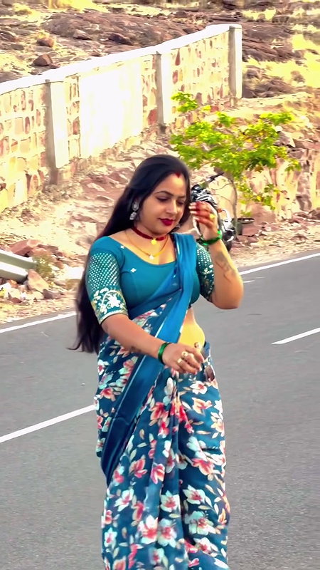 hot aunty fleshhy open deep navel in blue saree on road 22