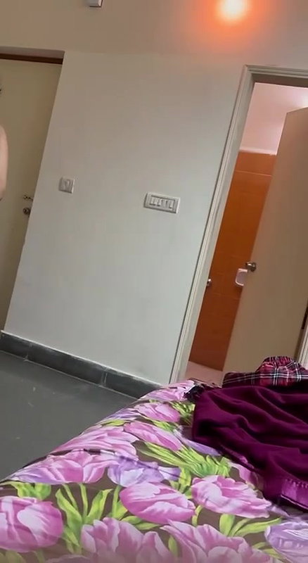 HOT DESI BHABHI NUDE CAPTURED IN HOTEL 22