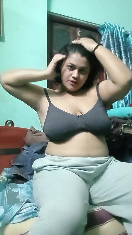 HOT HORNY MAAL BHABHI STRIPPING SHOWING SAGGY BOOBS PUSSY & BIGASS 5 CLIPS  22