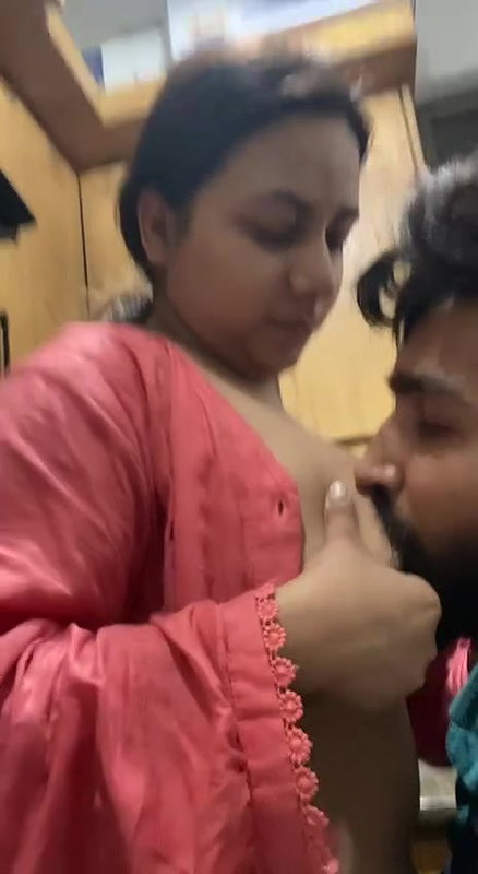 SEXY DESI BHABHI BOOBS SUCKED & GIVING PERFECT BLOWJOB ~ 2 CLIPS 22