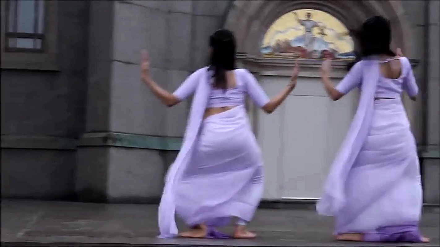 Sexy NRI Desi Girl Wide Open Navel Dance in White Saree 22