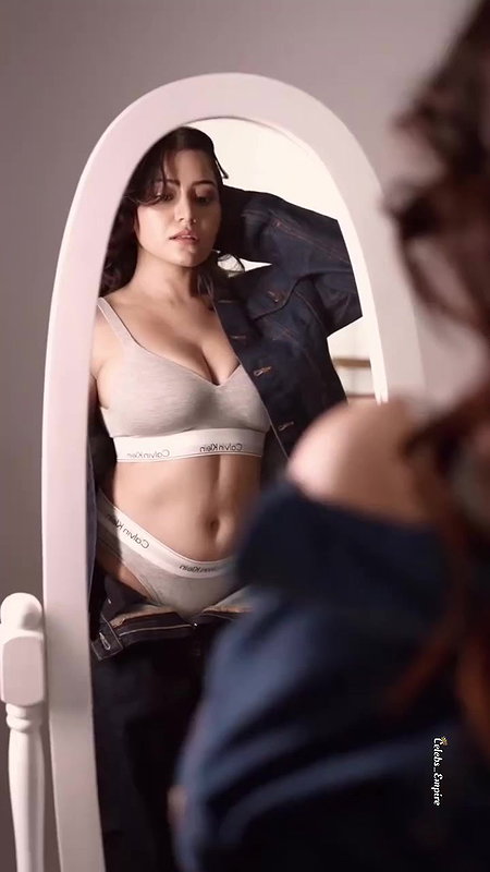 STUNNING BABE SYMRAN KAUR IRRESISTIBLE TEASE 22