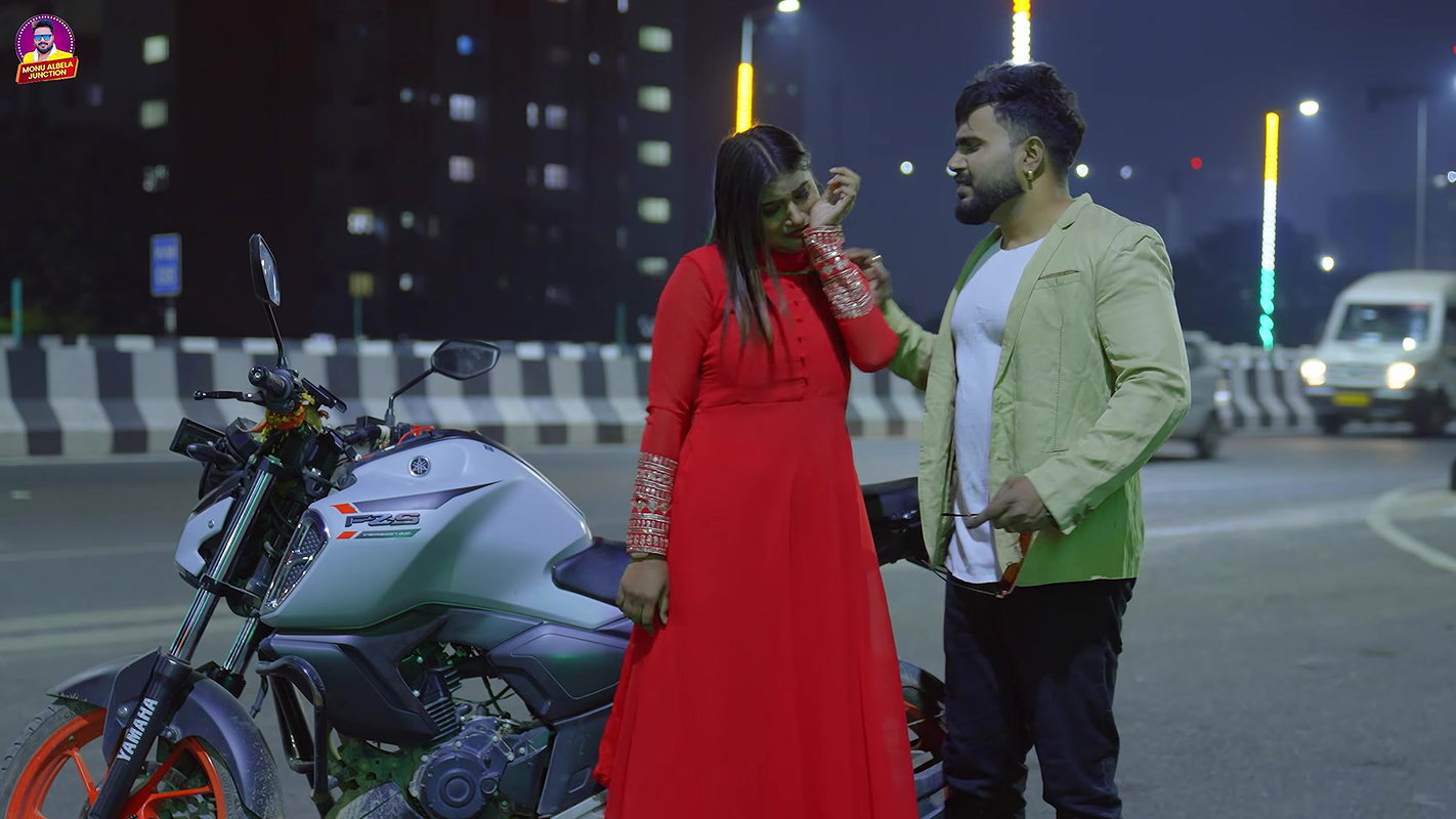 Sweety Sonal hot song – Navel felt 22