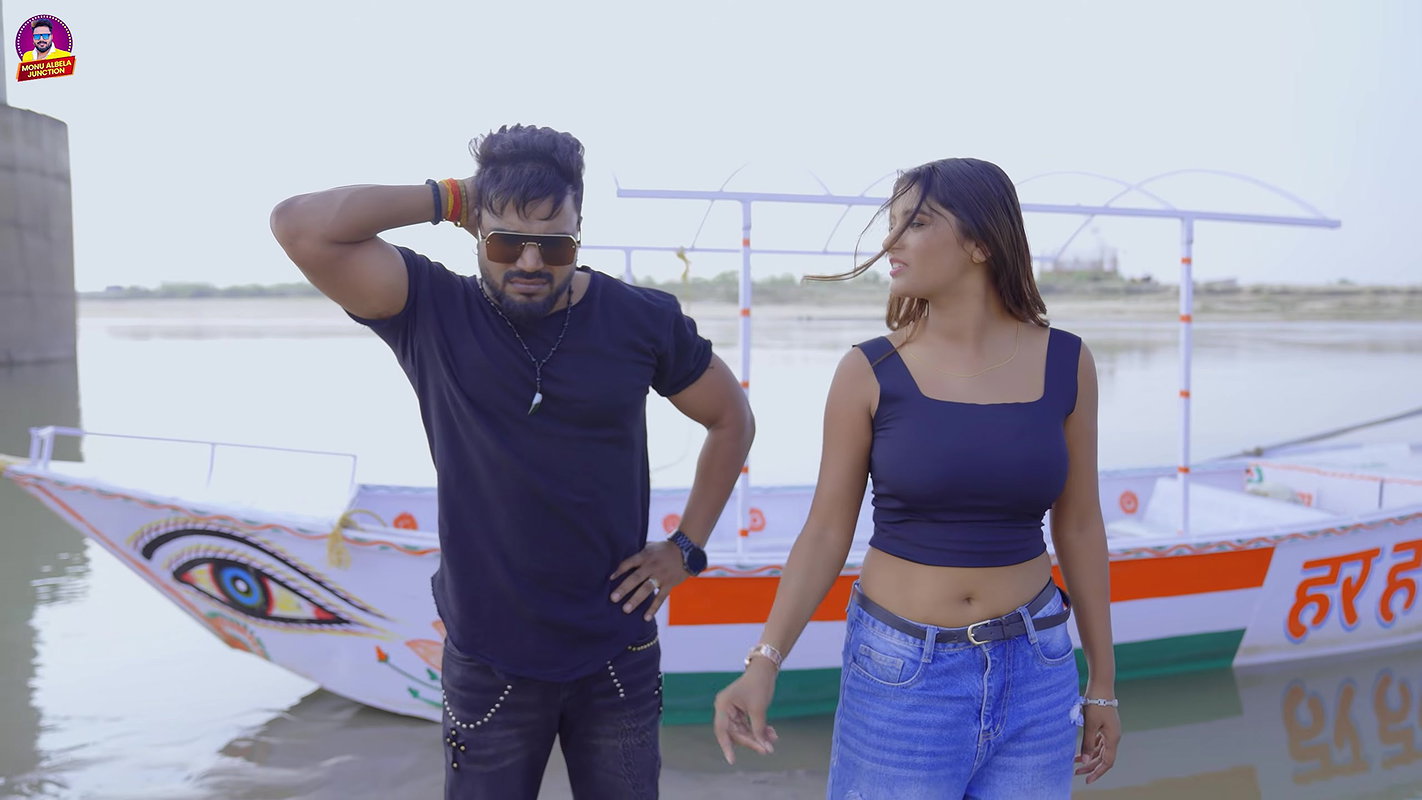 Sweety Sonal hot song – Navel felt 22