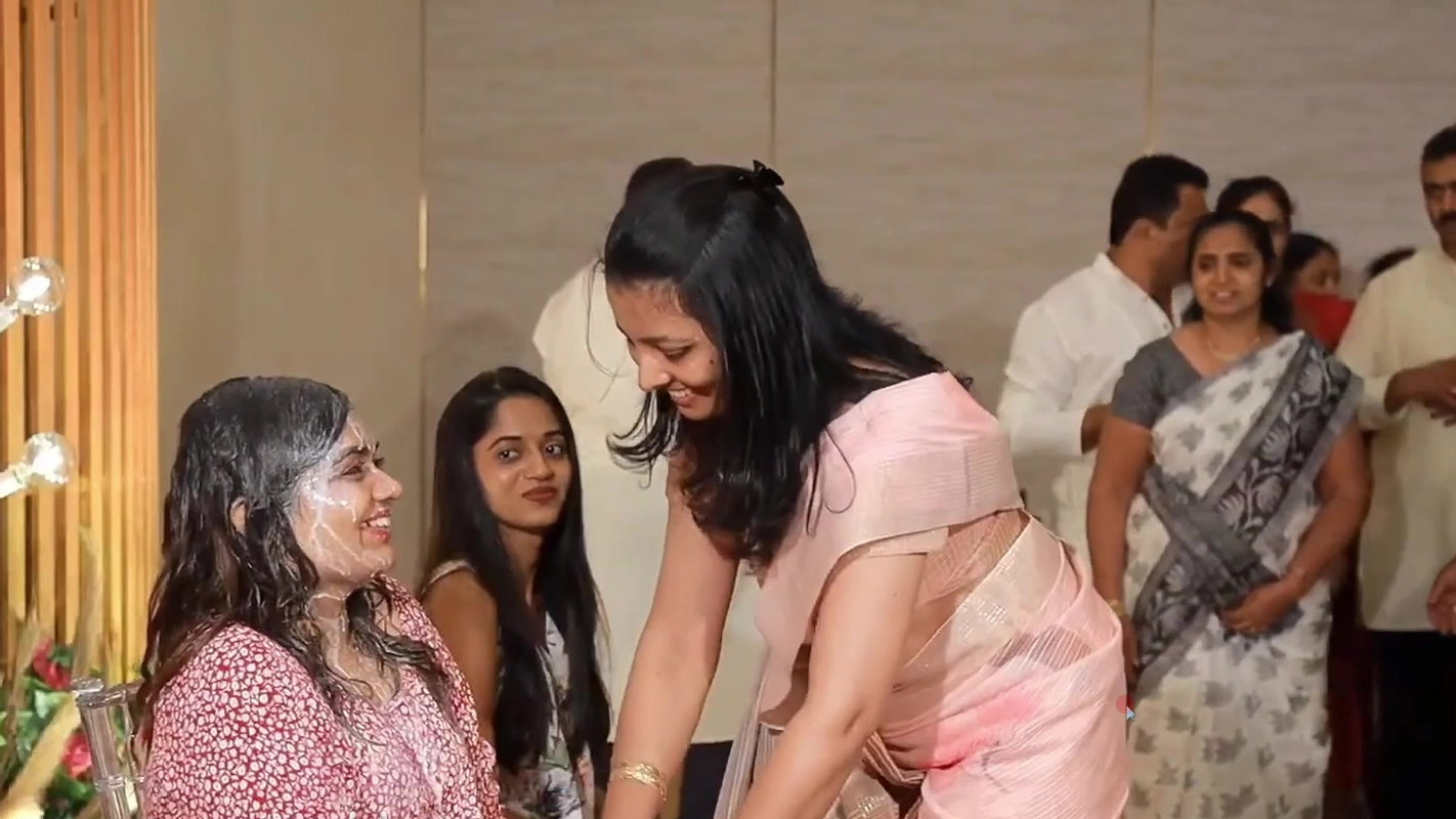 Tulu sexy aunty open navel in pink saree 22