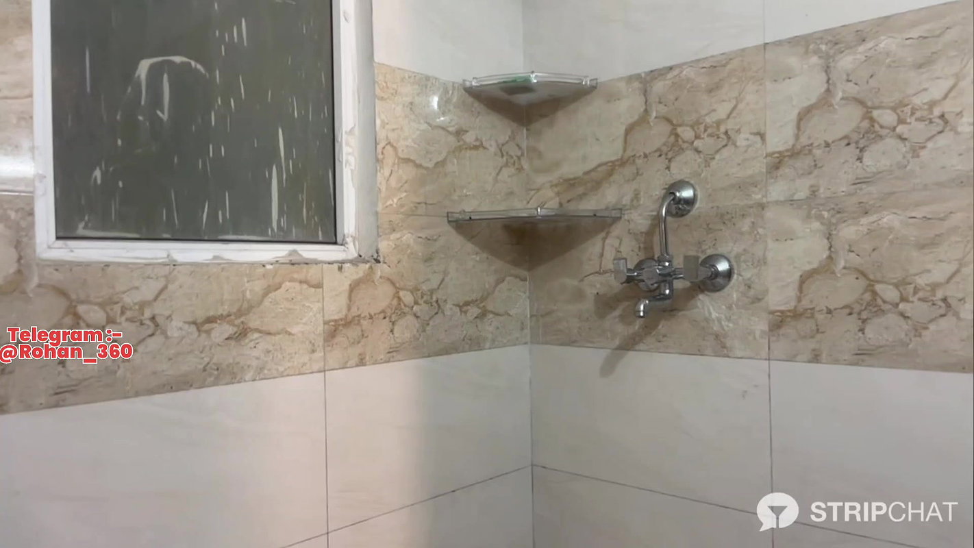 Naira_fit Solo show with face nude dance and bath Pee showGB