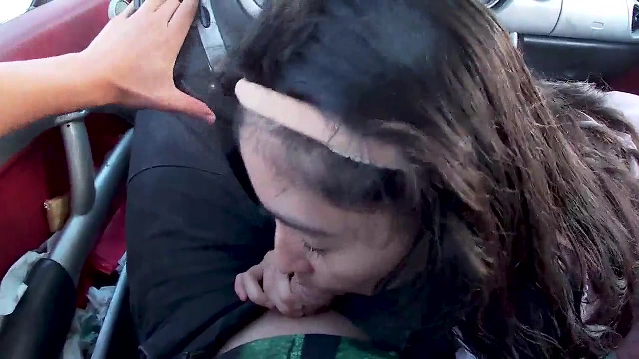 Threesome cock sucking and pussy licking in the car