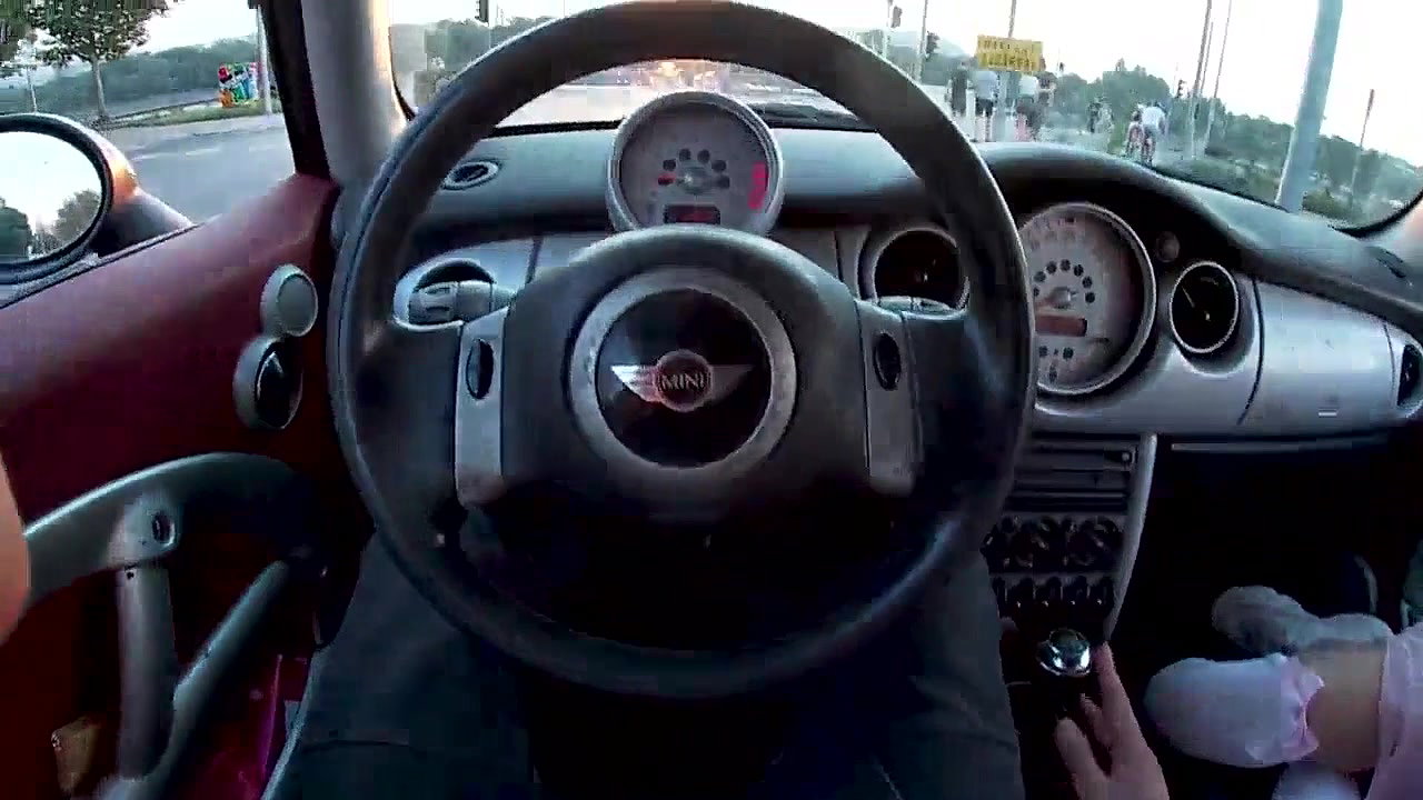 Threesome cock sucking and pussy licking in the car