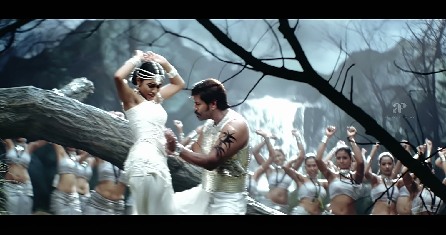 Asin Hottest Wet Kissing Erotic Iduppu Teasing Moody Romance Song 4K – Majaa 2