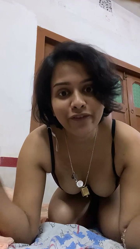 exibisionist desi lady hot in black bra and panty2