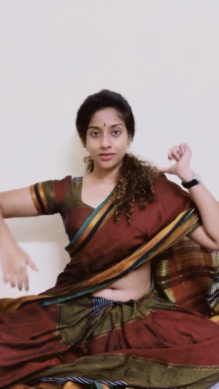 sexy hot dancer girl open deep navel in grey saree2