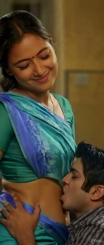 [16 CLIPS in same thread] Simran Navel kissed while she gives hot expressions10