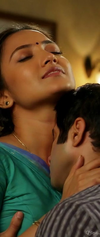 [16 CLIPS in same thread] Simran Navel kissed while she gives hot expressions17