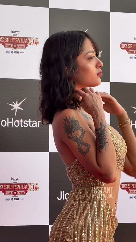 RURU THAKUR DAMN SEDUCTIVE SEXY DIVA FLAWLESS FIGURE TEASE UUFFF VIDEOS 2 3