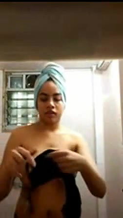 Indian Bhabhi In Bathroom – Movies