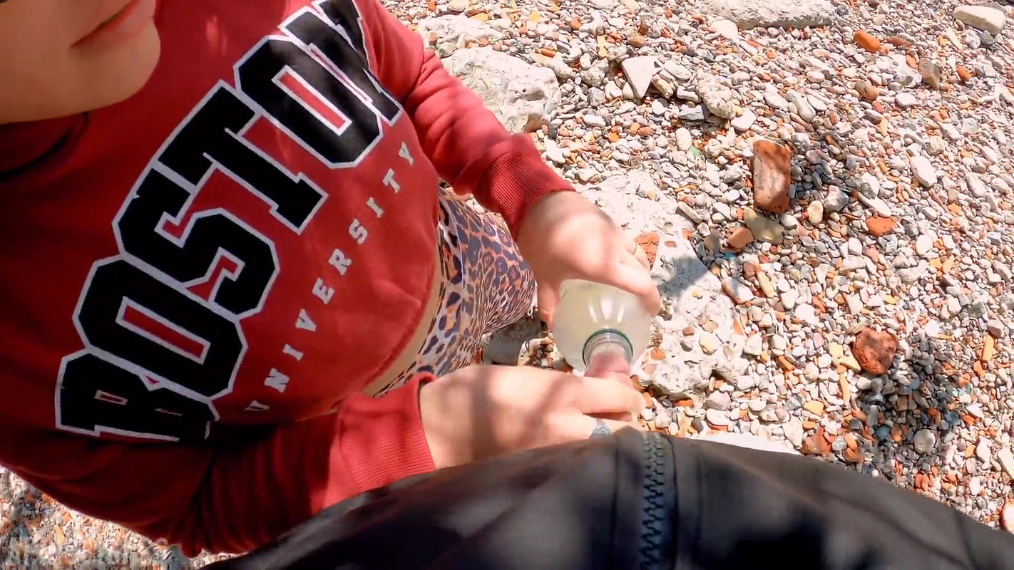 harming chick April BigAss showing her assets in a public park like a thot