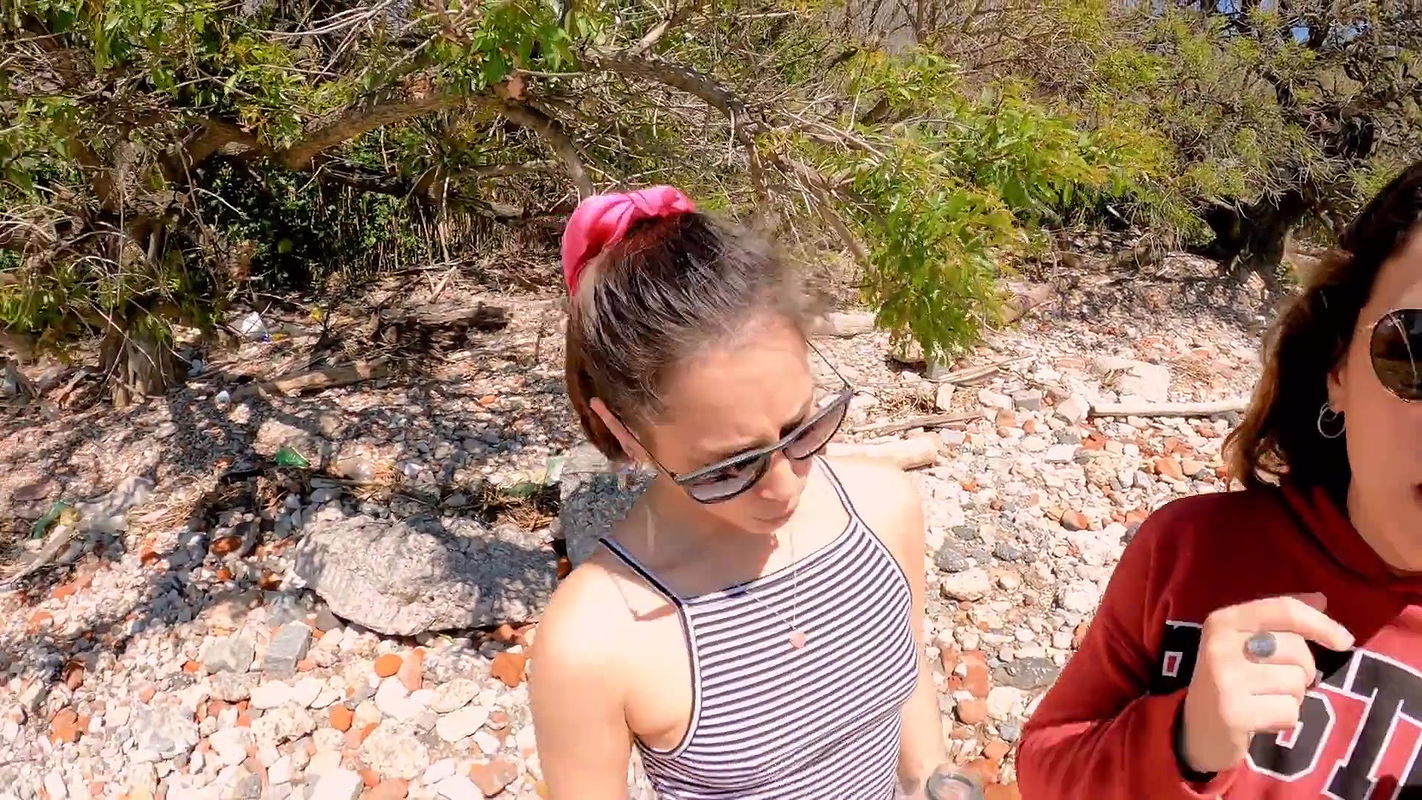 harming chick April BigAss showing her assets in a public park like a thot