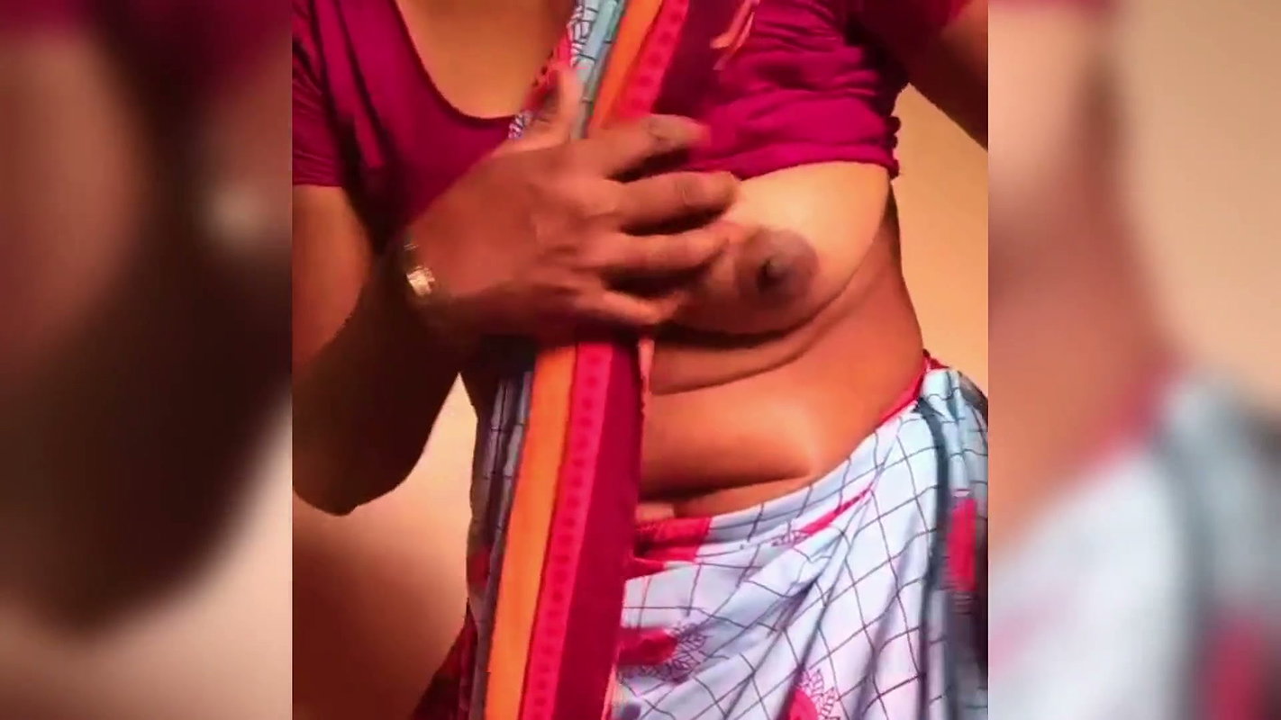 Ammu Remove the Blouse Showing Boobs