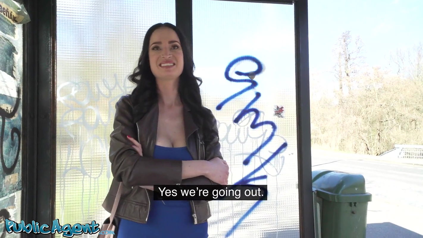 – Busty brunette MILF gives her mouth and body to a fat cock after offer at a bus stop