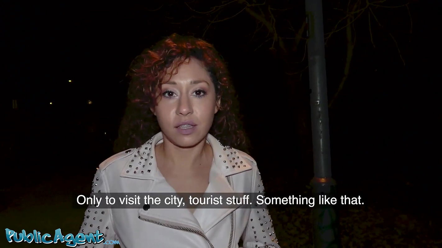 4ft9 Mexican latina tourist with cute ass takes risky fuck for cash