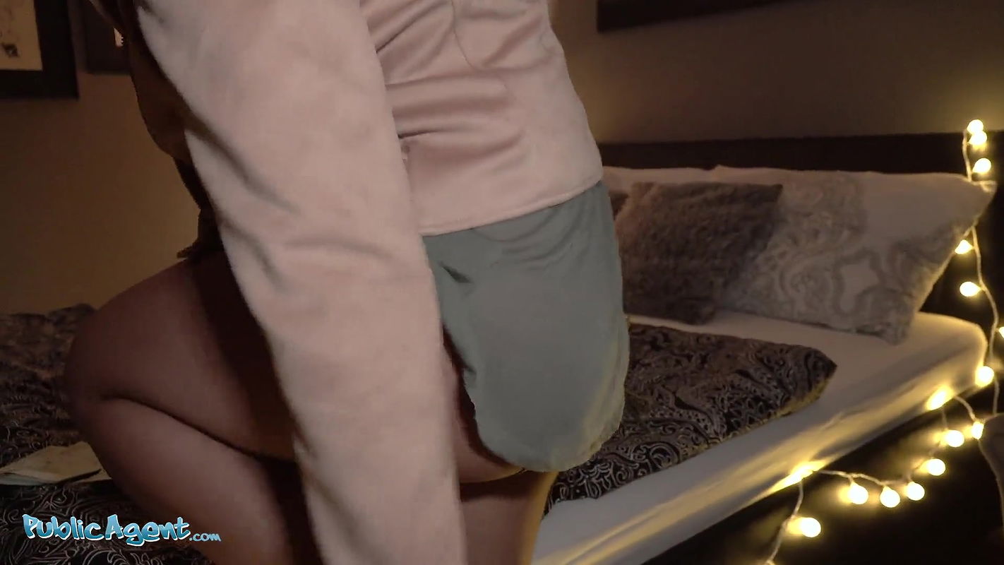 Aaeysha gets fucked on Valentines Day in a hotel room