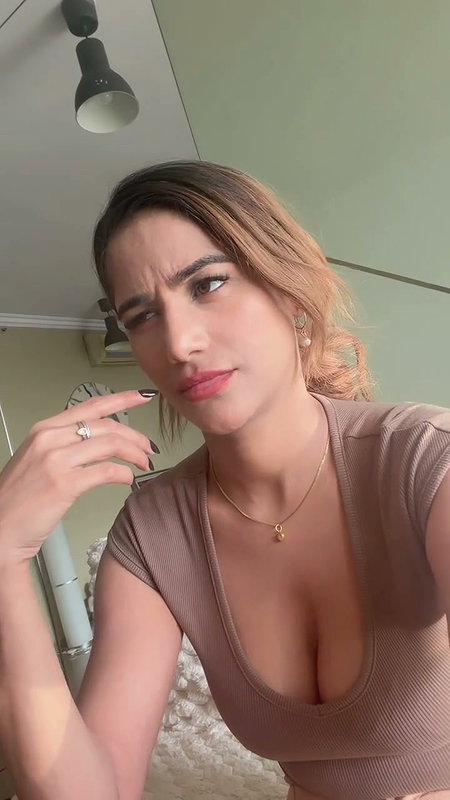 POONAM PANDEY FAPWORTHY CUTE DEEP CLEAVAGE TEASE 2