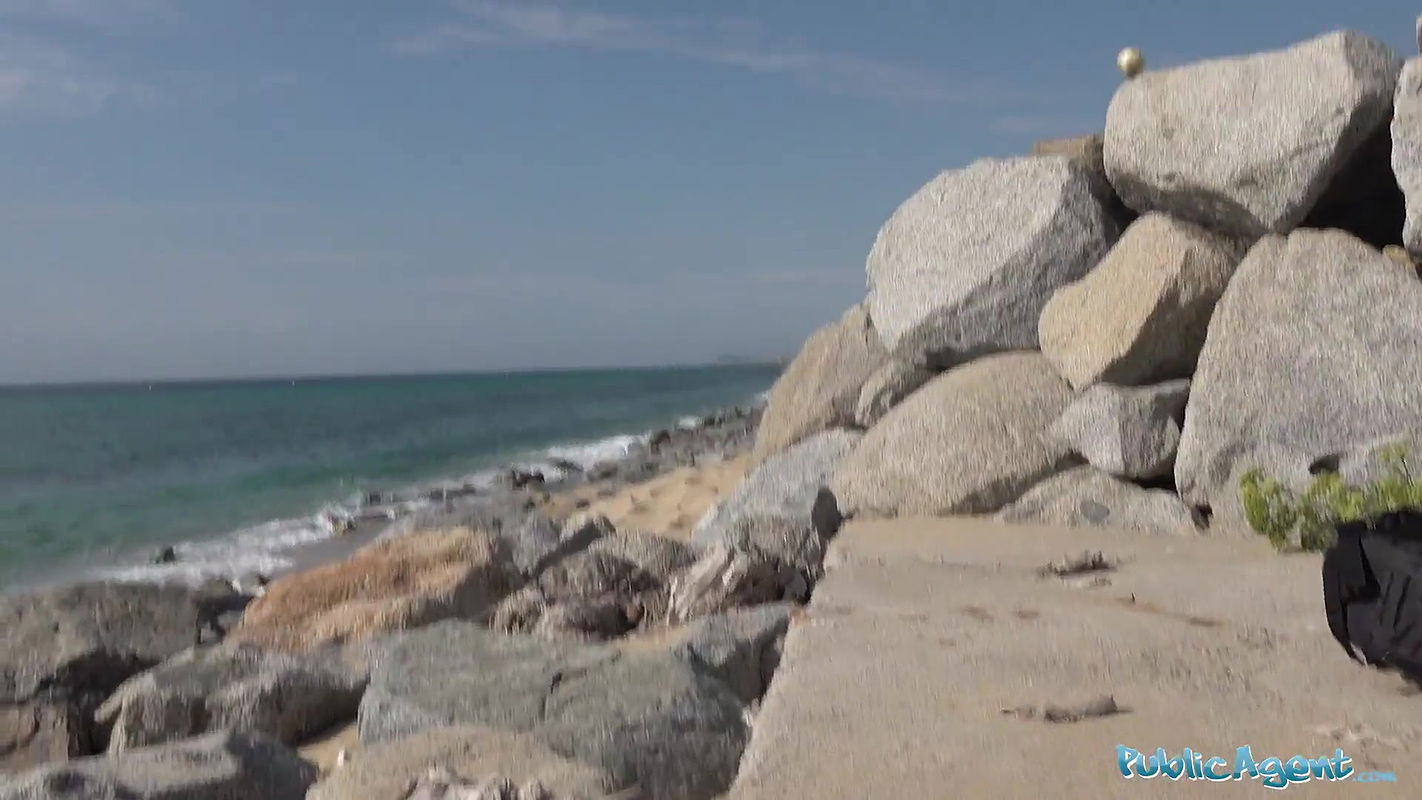 Blonde Liz Rainbow fucked on the beach in a bikini