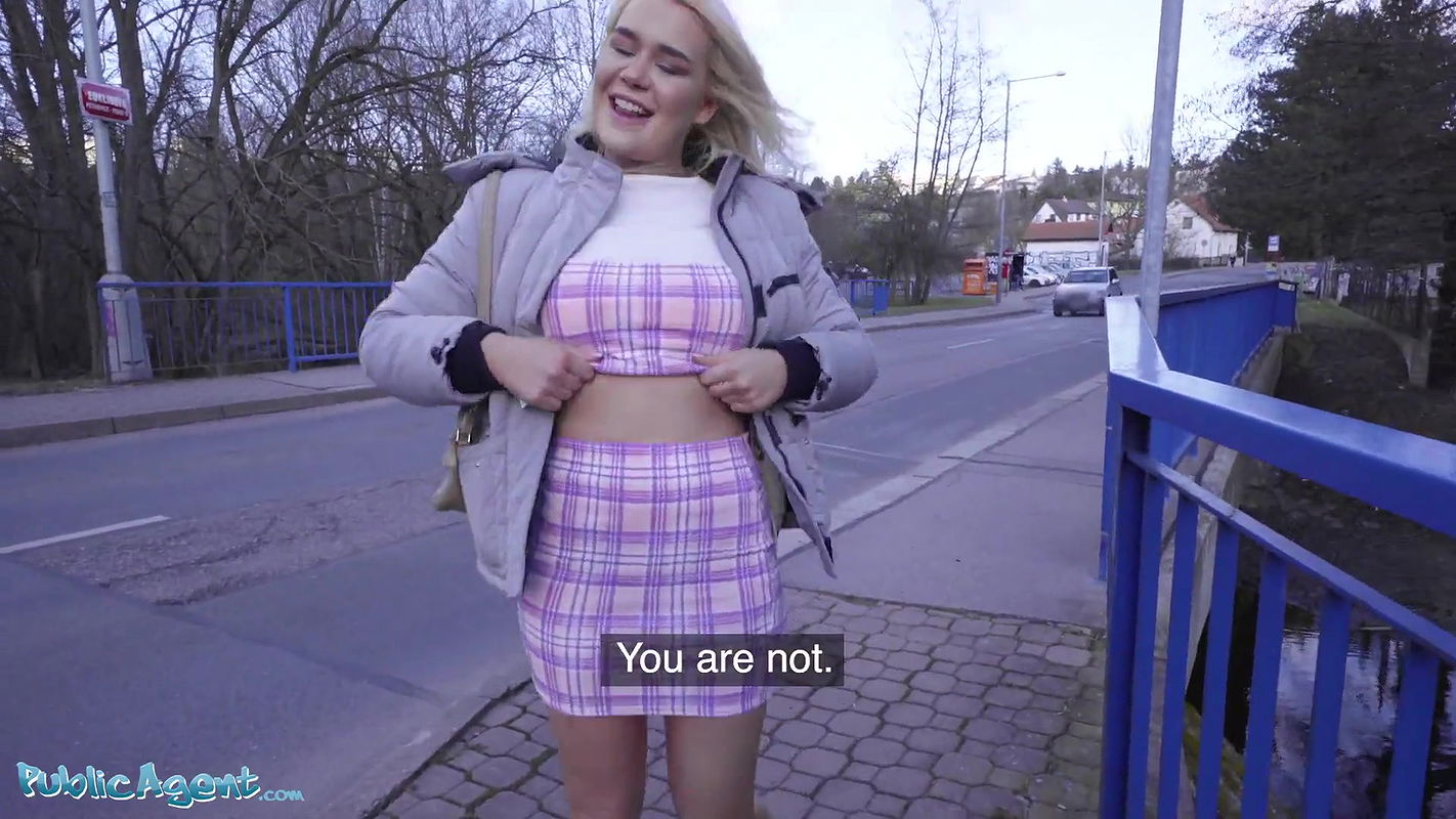 British tourist Gina Varney sucks Czech dick