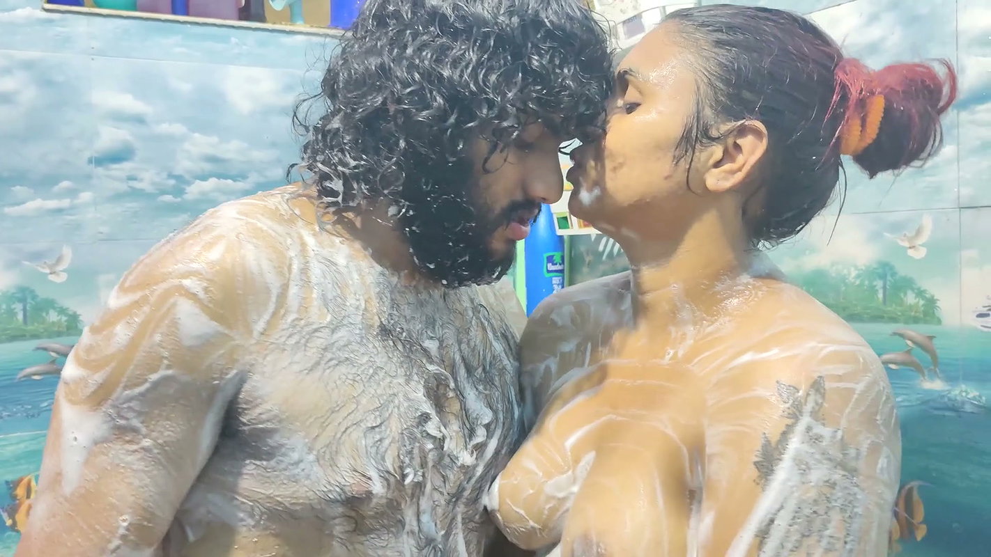 Bath romance with hand job and lip lock