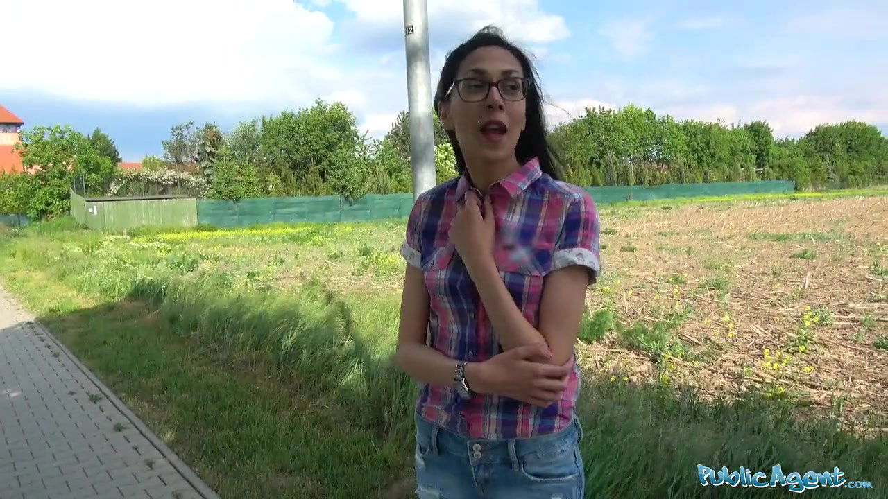 Cash convinces slim beauty to bounce her pussy on agents cock